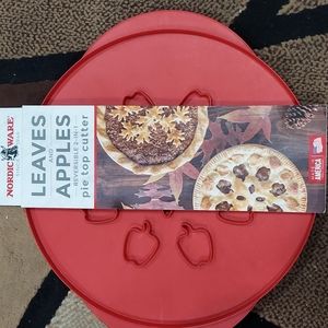 Nordic Ware Reversible Apples & Leaves Pie Top Cutter, Apples and Leaves, Red